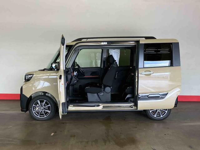 タント ファンクロス (車内 消臭・抗菌 処理済) 衝突被害軽減システム 4WD 両側パワースライドドア バックカメラ アルミホイール キーフリーシステム(5枚目)