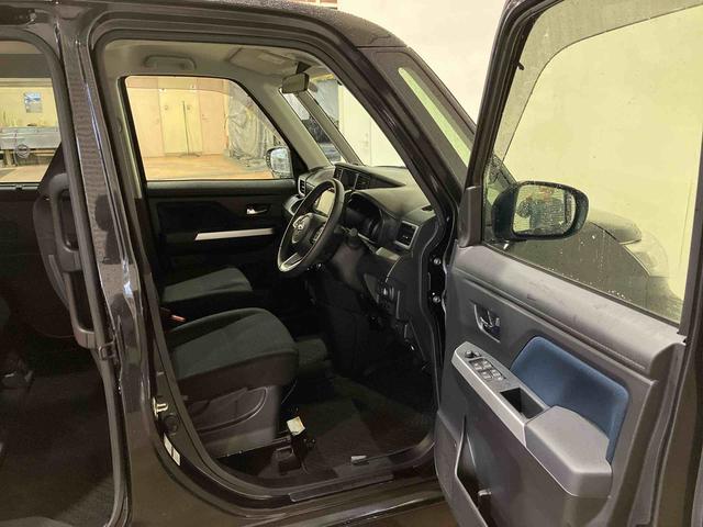 トール カスタムG (車内 消臭・抗菌 処理済) 衝突被害軽減システム 4WD 両側パワースライドドア ナビ パノラマモニター アルミホイール キーフリーシステム(9枚目)