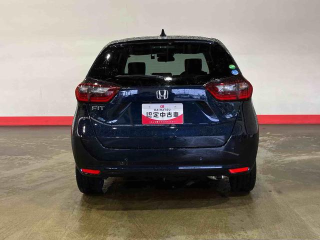 フィット ホーム (車内 消臭・抗菌 処理済) 衝突被害軽減システム 4WD ナビ バックカメラ スマートキー(4枚目)