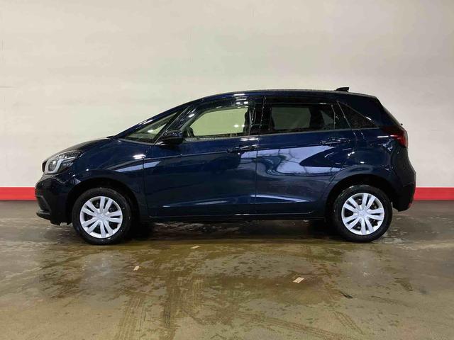 フィット ホーム (車内 消臭・抗菌 処理済) 衝突被害軽減システム 4WD ナビ バックカメラ スマートキー(5枚目)