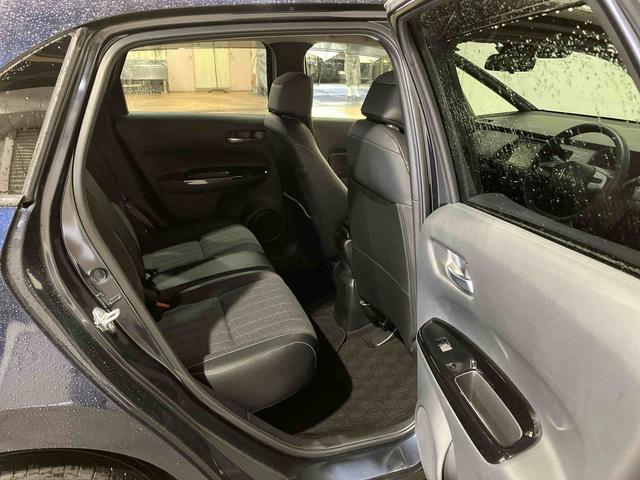 フィット ホーム (車内 消臭・抗菌 処理済) 衝突被害軽減システム 4WD ナビ バックカメラ スマートキー(10枚目)