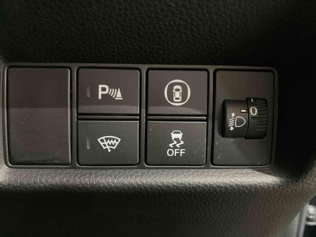 フィット ホーム (車内 消臭・抗菌 処理済) 衝突被害軽減システム 4WD ナビ バックカメラ スマートキー(17枚目)