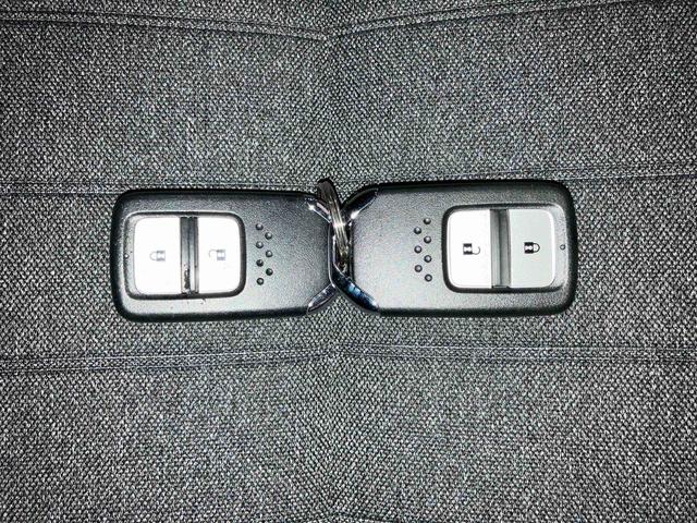 フィット ホーム (車内 消臭・抗菌 処理済) 衝突被害軽減システム 4WD ナビ バックカメラ スマートキー(20枚目)