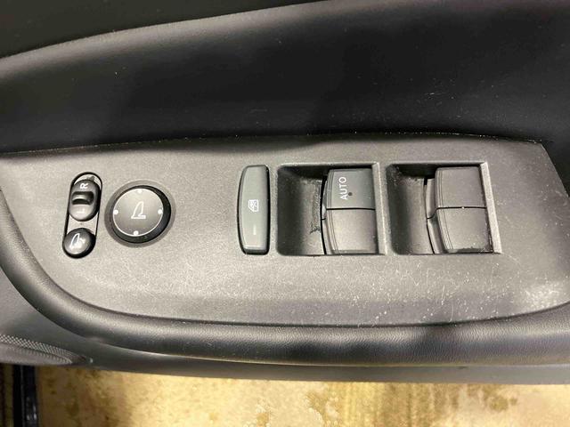 フィット ホーム (車内 消臭・抗菌 処理済) 衝突被害軽減システム 4WD ナビ バックカメラ スマートキー(21枚目)