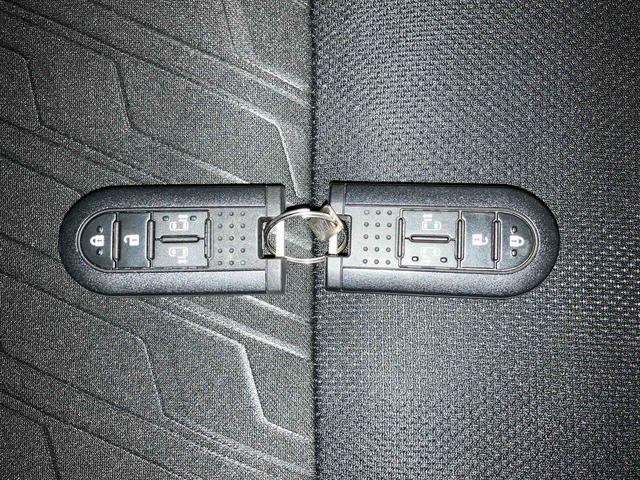 トール カスタムＧ　リミテッドＩＩ　ＳＡＩＩＩ　（車内　消臭・抗菌　処理済）　衝突被害軽減システム　両側パワースライドドア　クルーズコントロール　ナビ　パノラマモニター　アルミホイール　キーフリーシステム（21枚目）