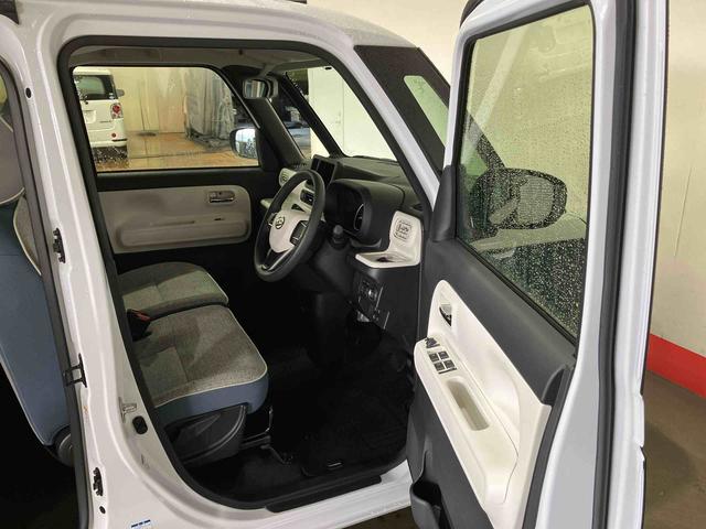 ムーヴキャンバス ストライプスＧ　（車内　消臭・抗菌　処理済）　衝突被害軽減システム　４ＷＤ　両側パワースライドドア　バックカメラ　キーフリーシステム（9枚目）