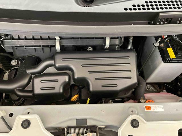 ムーヴキャンバス Ｇメイクアップリミテッド　ＳＡＩＩＩ　（車内　消臭・抗菌　処理済）　衝突被害軽減システム　４ＷＤ　両側パワースライドドア　ナビ　パノラマモニター　キーフリーシステム（6枚目）