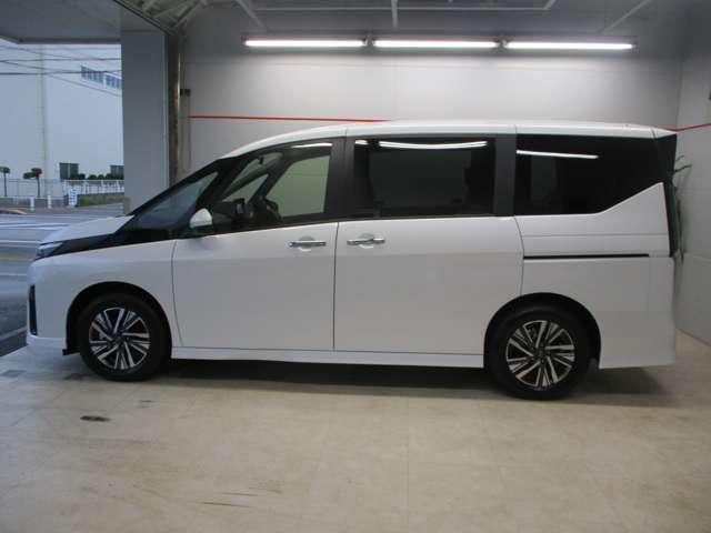 排気量は２０００ｃｃで力強い走り！サイドシルプロテクターのエアロでハイウェイスターのカッコよさを感じますね！