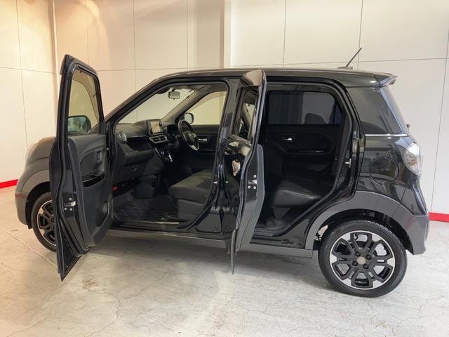 エンジンルームやドアエッジ等、細部まで徹底した清掃と洗浄を実施しております。