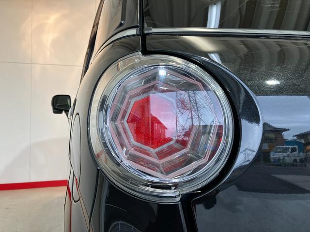 専用のパーツクリーナーを噴霧し、仕上げております。ボディーやガラスの拭き上げ、タイヤワックス等全体をキレイにしております。