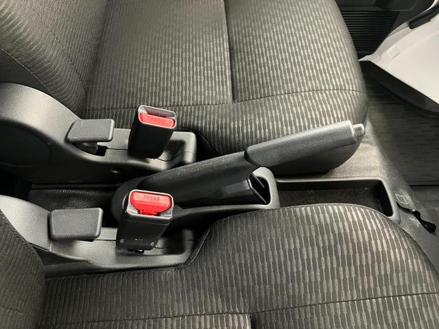 ハイゼットカーゴ ＤＸ　　ＣＤレシーバー／Ｂｌｕｅｔｏｏｔｈ接続　ワンオーナー　純正ＣＤレシーバー　両側スライドドア　Ｂｌｕｅｔｏｏｔｈ接続　スマアシ　ハロゲンヘッドライト　オートライト　オートマチックハイビーム　アイドリングストップ　取扱説明書　メンテナンスノート（8枚目）