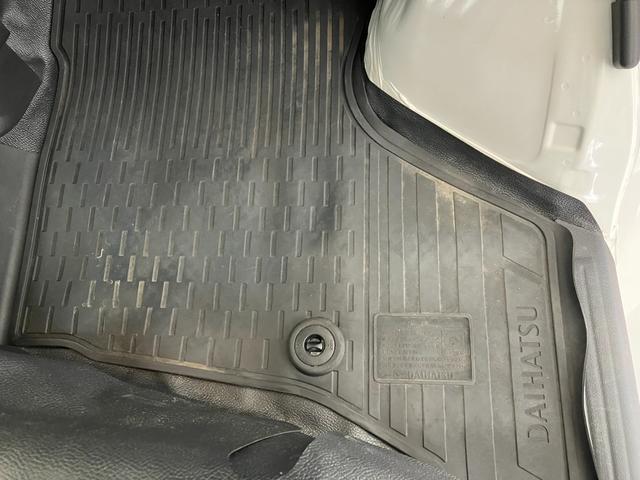 ハイゼットカーゴ ＤＸ　　ＣＤレシーバー／Ｂｌｕｅｔｏｏｔｈ接続　ワンオーナー　純正ＣＤレシーバー　両側スライドドア　Ｂｌｕｅｔｏｏｔｈ接続　スマアシ　ハロゲンヘッドライト　オートライト　オートマチックハイビーム　アイドリングストップ　取扱説明書　メンテナンスノート（22枚目）