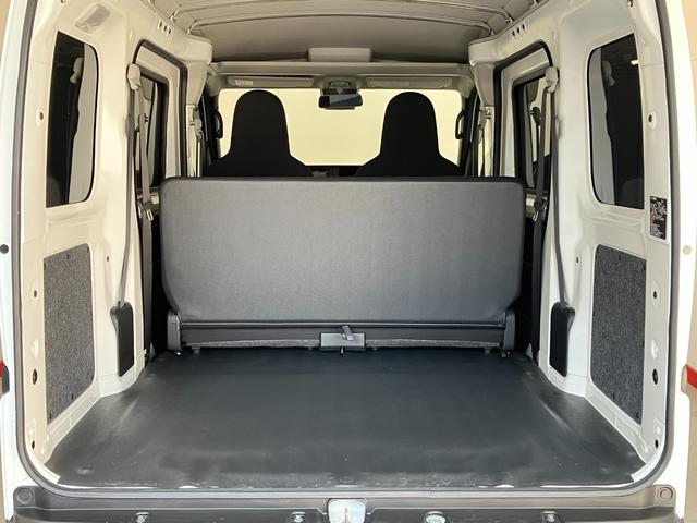 ハイゼットカーゴ ＤＸ　　ＣＤレシーバー／Ｂｌｕｅｔｏｏｔｈ接続　ワンオーナー　純正ＣＤレシーバー　両側スライドドア　Ｂｌｕｅｔｏｏｔｈ接続　スマアシ　ハロゲンヘッドライト　オートライト　オートマチックハイビーム　アイドリングストップ　取扱説明書　メンテナンスノート（25枚目）