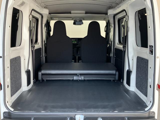 ハイゼットカーゴ ＤＸ　　ＣＤレシーバー／Ｂｌｕｅｔｏｏｔｈ接続　ワンオーナー　純正ＣＤレシーバー　両側スライドドア　Ｂｌｕｅｔｏｏｔｈ接続　スマアシ　ハロゲンヘッドライト　オートライト　オートマチックハイビーム　アイドリングストップ　取扱説明書　メンテナンスノート（26枚目）