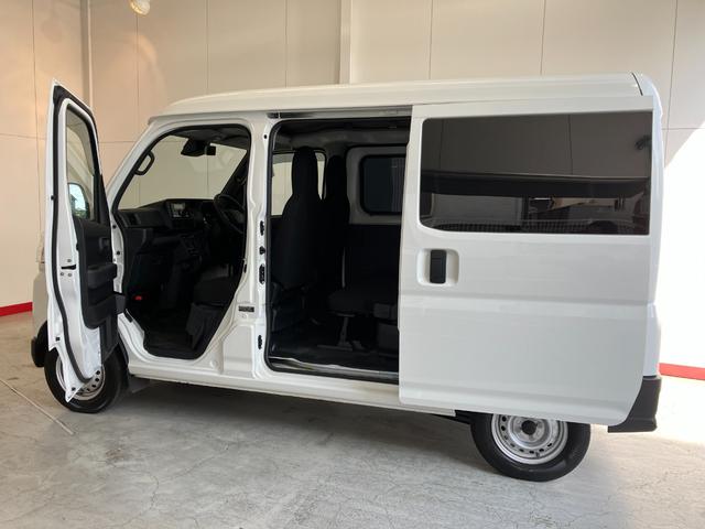 ハイゼットカーゴ ＤＸ　　ＣＤレシーバー／Ｂｌｕｅｔｏｏｔｈ接続　ワンオーナー　純正ＣＤレシーバー　両側スライドドア　Ｂｌｕｅｔｏｏｔｈ接続　スマアシ　ハロゲンヘッドライト　オートライト　オートマチックハイビーム　アイドリングストップ　取扱説明書　メンテナンスノート（33枚目）