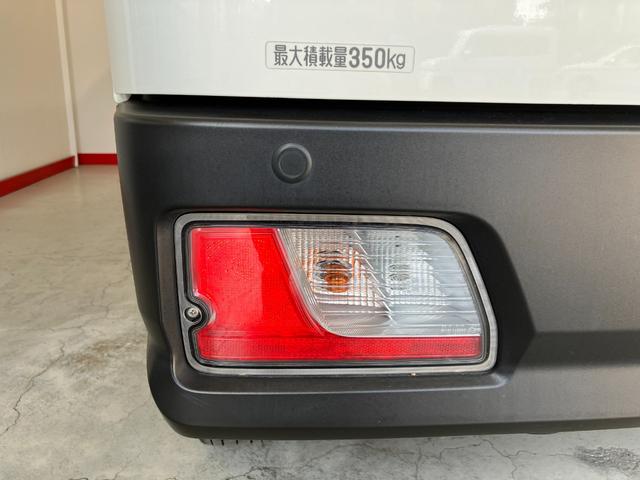 ハイゼットカーゴ ＤＸ　　ＣＤレシーバー／Ｂｌｕｅｔｏｏｔｈ接続　ワンオーナー　純正ＣＤレシーバー　両側スライドドア　Ｂｌｕｅｔｏｏｔｈ接続　スマアシ　ハロゲンヘッドライト　オートライト　オートマチックハイビーム　アイドリングストップ　取扱説明書　メンテナンスノート（36枚目）