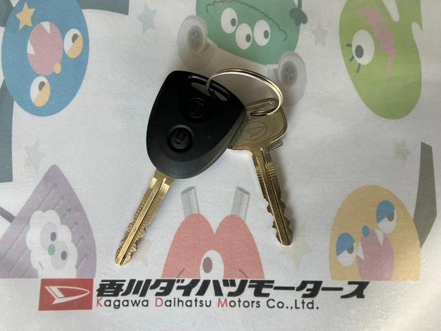 ハイゼットカーゴ ＤＸ　　ＣＤレシーバー／Ｂｌｕｅｔｏｏｔｈ接続　ワンオーナー　純正ＣＤレシーバー　両側スライドドア　Ｂｌｕｅｔｏｏｔｈ接続　スマアシ　ハロゲンヘッドライト　オートライト　オートマチックハイビーム　アイドリングストップ　取扱説明書　メンテナンスノート（38枚目）