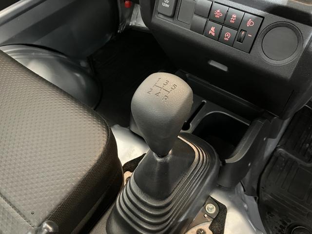 ハイゼットトラック スタンダード MT/スマアシ/AM/FMラジオ ワンオーナー MT AM/FMラジオ スマアシ ハロゲンヘッドライト オートライト オートマチックハイビーム アイドリングストップ ラバーマット バイザー 取扱説明書 メンテナンスノート(9枚目)