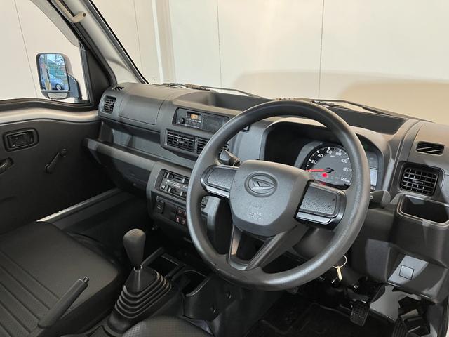 ハイゼットトラック スタンダード MT/スマアシ/AM/FMラジオ ワンオーナー MT AM/FMラジオ スマアシ ハロゲンヘッドライト オートライト オートマチックハイビーム アイドリングストップ ラバーマット バイザー 取扱説明書 メンテナンスノート(11枚目)