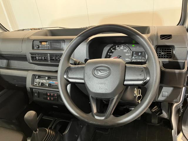 ハイゼットトラック スタンダード MT/スマアシ/AM/FMラジオ ワンオーナー MT AM/FMラジオ スマアシ ハロゲンヘッドライト オートライト オートマチックハイビーム アイドリングストップ ラバーマット バイザー 取扱説明書 メンテナンスノート(12枚目)