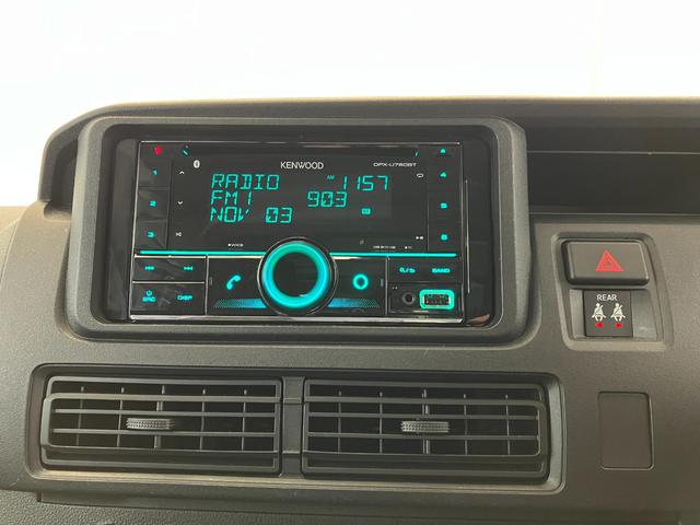 ハイゼットカーゴ ＤＸ　　ＣＤレシーバー／Ｂｌｕｅｔｏｏｔｈ接続　ワンオーナー　純正ＣＤレシーバー　Ｂｌｕｅｔｏｏｔｈ接続　スマアシ　両側スライドドア　キーレスエントリー　ハロゲンヘッドライト　オートライト　オートマチックハイビーム　アイドリングストップ（5枚目）