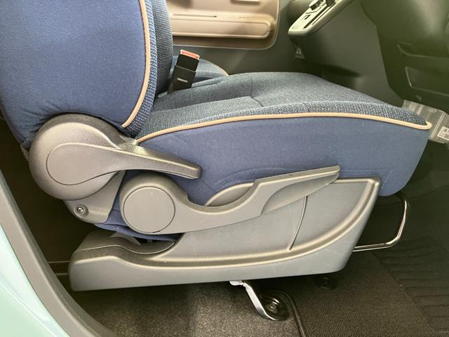 ムーヴキャンバス セオリーＧ　オーディオレス／ホッとカップホルダー　ワンオーナー　オーディオレス　バックモニター対応カメラ　運転席・助手席シートヒーター　両側パワースライドドア　ホッとカップホルダー　ＬＥＤヘッドランプ　電動パーキングブレーキ　ＵＳＢ入力端子（6枚目）