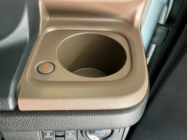 ムーヴキャンバス セオリーＧ　オーディオレス／ホッとカップホルダー　ワンオーナー　オーディオレス　バックモニター対応カメラ　運転席・助手席シートヒーター　両側パワースライドドア　ホッとカップホルダー　ＬＥＤヘッドランプ　電動パーキングブレーキ　ＵＳＢ入力端子（18枚目）