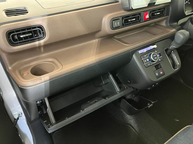 ムーヴキャンバス セオリーＧ　ディスプレイオーディオ／ＥＴＣ／ドラレコ　９インチスマホ連携ディスプレイオーディオ　純正ＥＴＣ　純正ドライブレコーダー　パノラマモニター　Ｂｌｕｅｔｏｏｔｈ接続　ワイヤレス充電器　運転席・助手席シートヒーター　ホッとカップホルダー（33枚目）