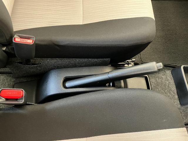 ミライース Ｌ　ＳＡＩＩＩ　オーディオレス／キーレスエントリー　ワンオーナー　オーディオレス　キーレスエントリー　スマアシＩＩＩ　ハロゲンヘッドライト　オートライト　オートマチックハイビーム　カーペットマット　ロングバイザー　取扱説明書　メンテナンスノート（7枚目）