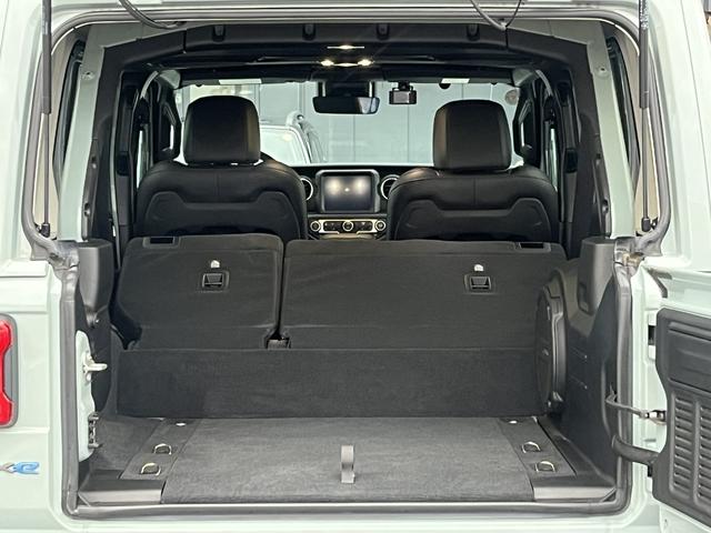 ２列目を倒すと広いラゲッジルームが現れます。