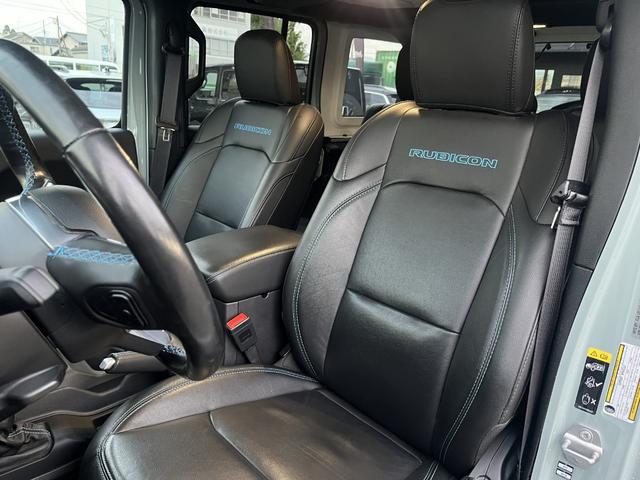 特徴的な左ハンドル