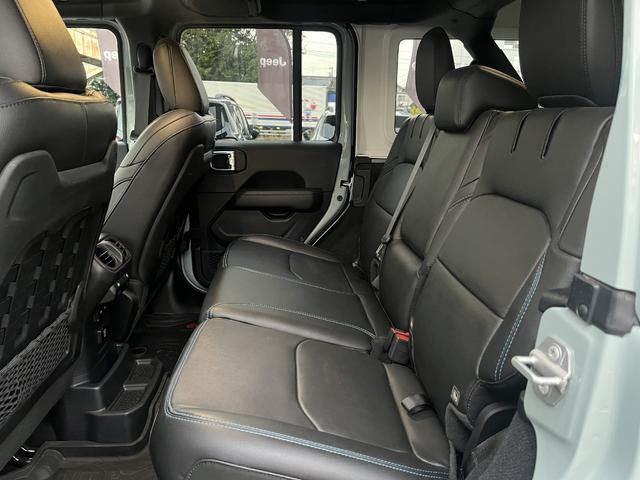 アームレスト装備で長距離移動も安心です。