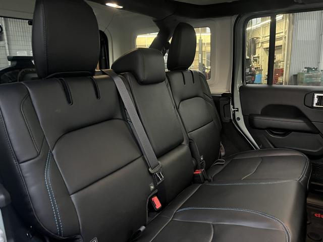 現車のご確認・ご試乗をご希望される場合は事前にお問い合わせ下さい。弊社は静岡県沼津市・静岡市に店舗を展開しておりますので、ご希望のお車が現在どの拠点に保管されているかをお調べ致します。