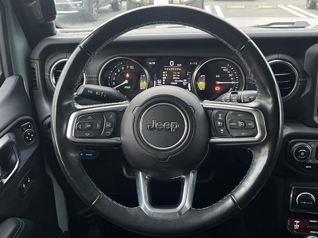 操作性の良いハンドルで運転中のストレスも軽減されます。