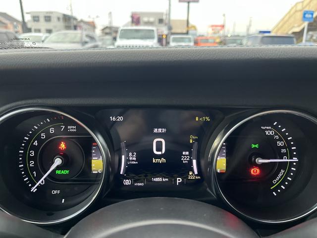 液晶のスピードメータはスタイリッシュで視認性も◎