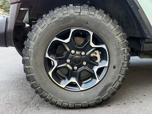 お車の内外装の状態をご確認頂きたい場合はメールに画像添付でお送りする事も可能です。キズやシート・ハンドルの擦れ等をご確認頂けます。