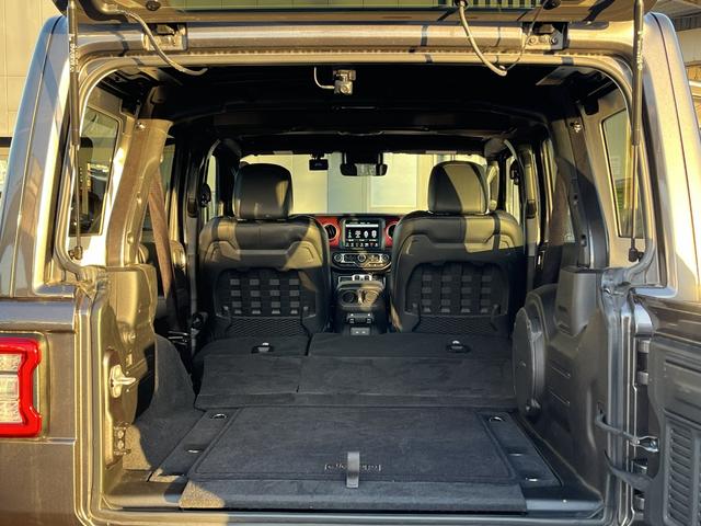 ジープ・ラングラーアンリミテッド リミテッドＥＤウィズサンライダフリップＴフォーハドＴ　認定中古車／ドラレコ／ＥＴＣ２．０（11枚目）