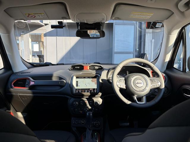 ジープ・レネゲード トレイルホーク　認定中古車／ドラレコ／ＥＴＣ２．０／４駆（18枚目）