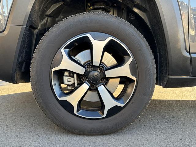 ジープ・レネゲード トレイルホーク　認定中古車／ドラレコ／ＥＴＣ２．０／４駆（32枚目）