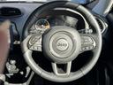 操作性の良いハンドルで運転中のストレスも軽減されます。