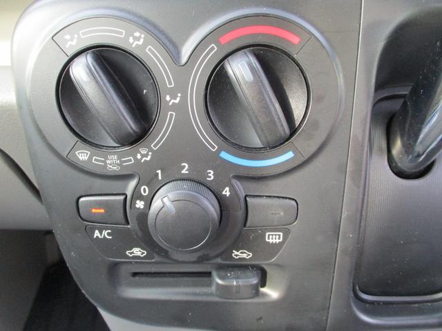 エブリイ ＰＡリミテッド　４ＷＤ　ＣＶＴ　前後被害軽減ブレーキ　４ＷＤ　禁煙車　オートライト　スライドドア　衝突被害軽減システム　アイドリングストップ　衝突安全ボディ　横滑り防止機能（17枚目）