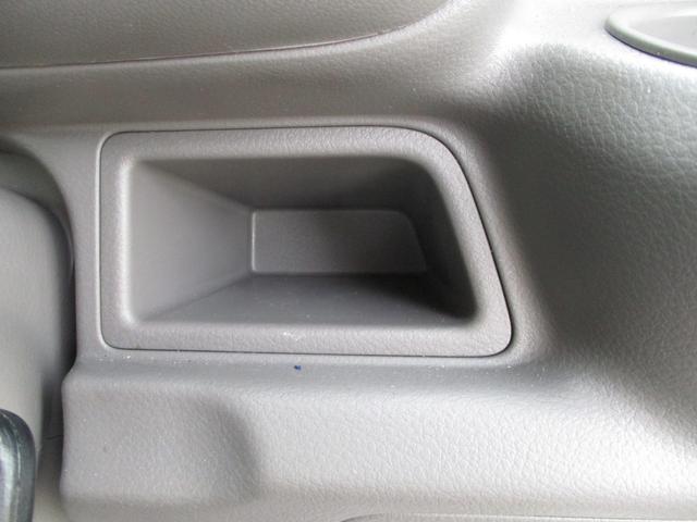 エブリイ ＰＡリミテッド　４ＷＤ　ＣＶＴ　前後被害軽減ブレーキ　４ＷＤ　禁煙車　オートライト　スライドドア　衝突被害軽減システム　アイドリングストップ　衝突安全ボディ　横滑り防止機能（27枚目）