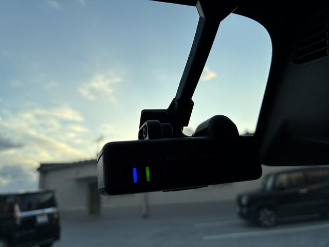 ソリオ ＨＹＢＲＩＤ　ＭＺ　全方位モニタ付きナビ搭載♪　ＥＴＣ車載器　前後ドライブレコーダー　後席両側電動スライドドア　プッシュスタート　オートライト　シートヒーター　オートエアコン　スズキセーフティーサポート　衝突被害軽減システム　盗難防止システム（19枚目）