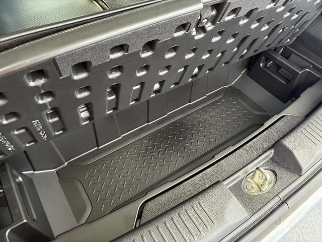 �׎����ɂ́A�����^�щ\�Ȏ��[�{�b�N�X��