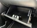 グローブボックスもしっかり荷物が入ります！