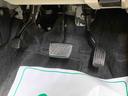 納車前には12ヶ月点検相当の点検と消耗品の交換をダイハツの整備士がしっかり整備してお渡しします。また、納車後には無料の1ヶ月点検がございます。