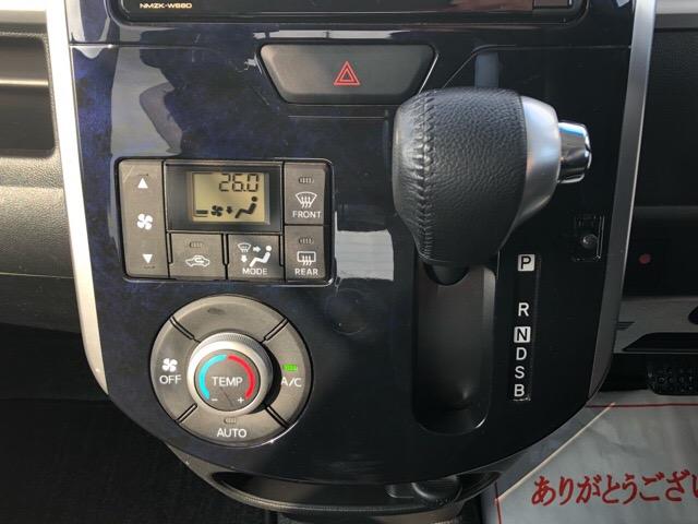 カスタムRS トップエディションSAIII 両側電動スライドドア・ドライブレコーダー・ダイハツ純正ナビ・バックモニター・ETC・プッシュボタンスタート・オートエアコン・ステアリングスイッチ・シートヒーター・オートハイビーム・キーフリーシステム(11枚目)