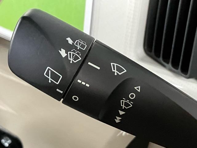 ムーヴキャンバス Ｘホワイトアクセントリミテッド　ＳＡＩＩＩ　両側電動スライドドア・プッシュボタンスタート・ステアリングスイッチ・オートエアコン・オートハイビーム・キーフリー・ベンチシート・全周囲カメラ対応・パワーウィンドウ（13枚目）