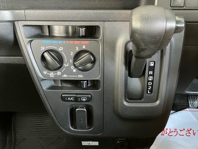 ハイゼットカーゴ クルーズＳＡＩＩＩ　４ＷＤ・ＡＴ車・衝突回避・ＣＤオーディオ・両側スライドドア・エコアイドル・キーレスエントリー・オートハイビーム・エアコン（6枚目）