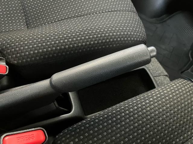 ハイゼットカーゴ クルーズＳＡＩＩＩ　４ＷＤ・ＡＴ車・衝突回避・ＣＤオーディオ・両側スライドドア・エコアイドル・キーレスエントリー・オートハイビーム・エアコン（12枚目）